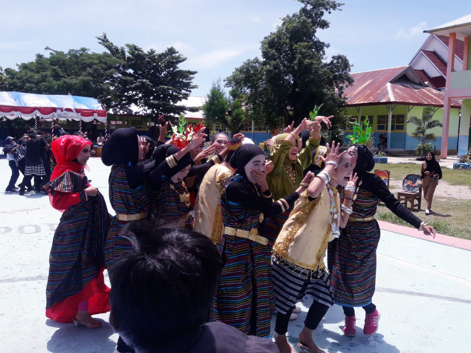 Tarian Kolosal Asal Wakatobi Dilestarikan Lewat Deklarasi Sekolah Ramah Anak