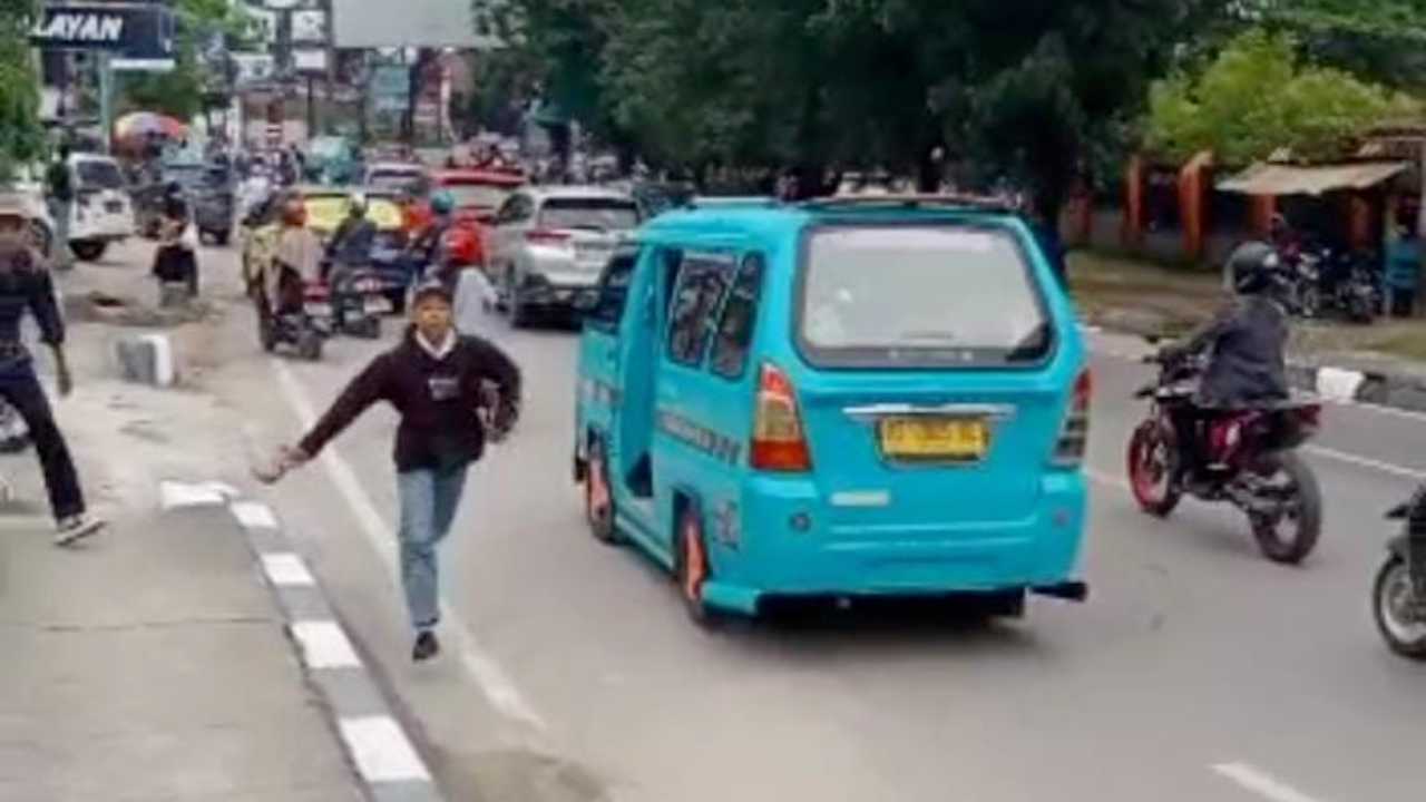 Tawuran Antar Pelajar di Kendari, Saling Serang Pakai Kayu dan Batu