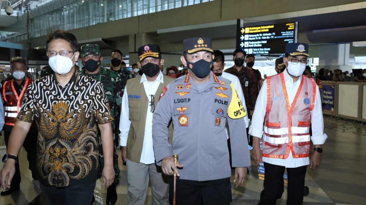 Tinjau Bandara Soetta H-1 Natal, Kapolri Minta Perketat Perjalanan Internasional