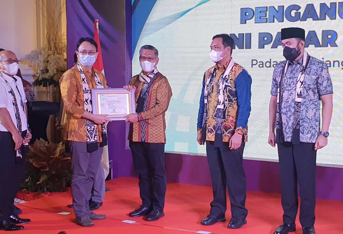 Wali Kota Kendari Terima Penghargaan dari Kementerian Perdagangan