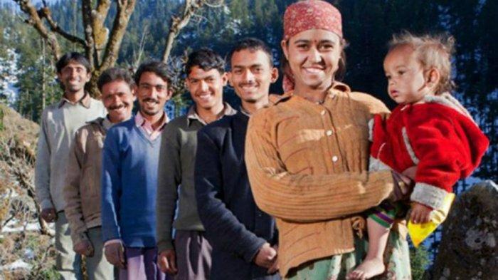 Wanita Ini Nikahi 5 Pria Bersaudara, Bingung Siapa Ayah Anaknya