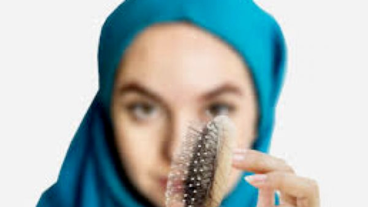 9 Cara Mudah Merawat Kesehatan Rambut Bagi Wanita Berhijab