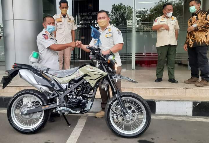 Aktif Tegakan Prokes COVID-19, SatPol-PP Muna dan Kolaka Dapat Hadiah Motor