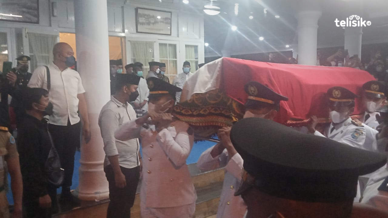 Almarhum Wali Kota Baubau Dimakamkan di Area Benteng Keraton Buton