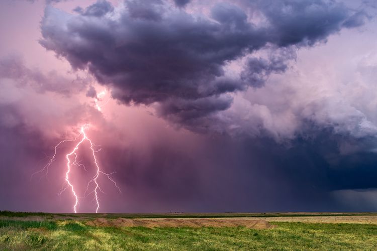 Anomali Cuaca, Warga Diminta Waspada Sambaran Petir