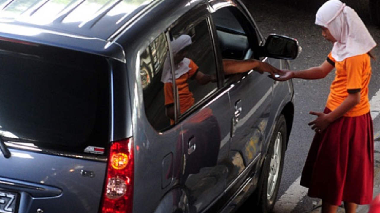 Dinsos Minta Pengguna Jalan Tak Beri Uang pada Anjal dan Gepeng