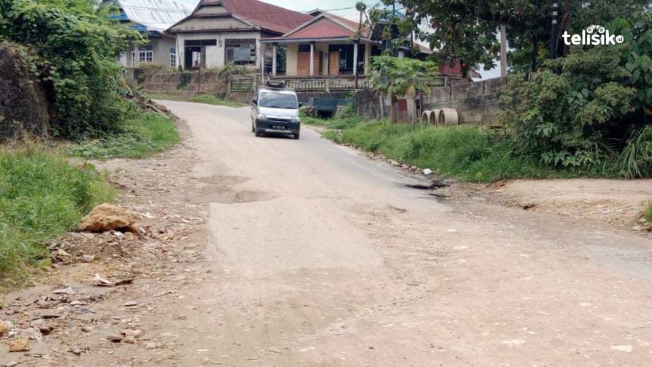 Hambat Mobilitas, Warga Kendari Keluhkan Jalan Rusak