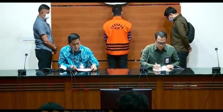 Jadi Tersangka Suap PEN Bersama Eks Dirjen Bina Keuangan Daerah dan Bupati Koltim Non Aktif, Kadis DLH Muna Ditahan KPK