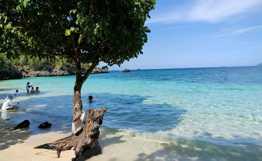 Kartika, Pantai Indah Konsel yang Tak Tersentuh Pembangunan