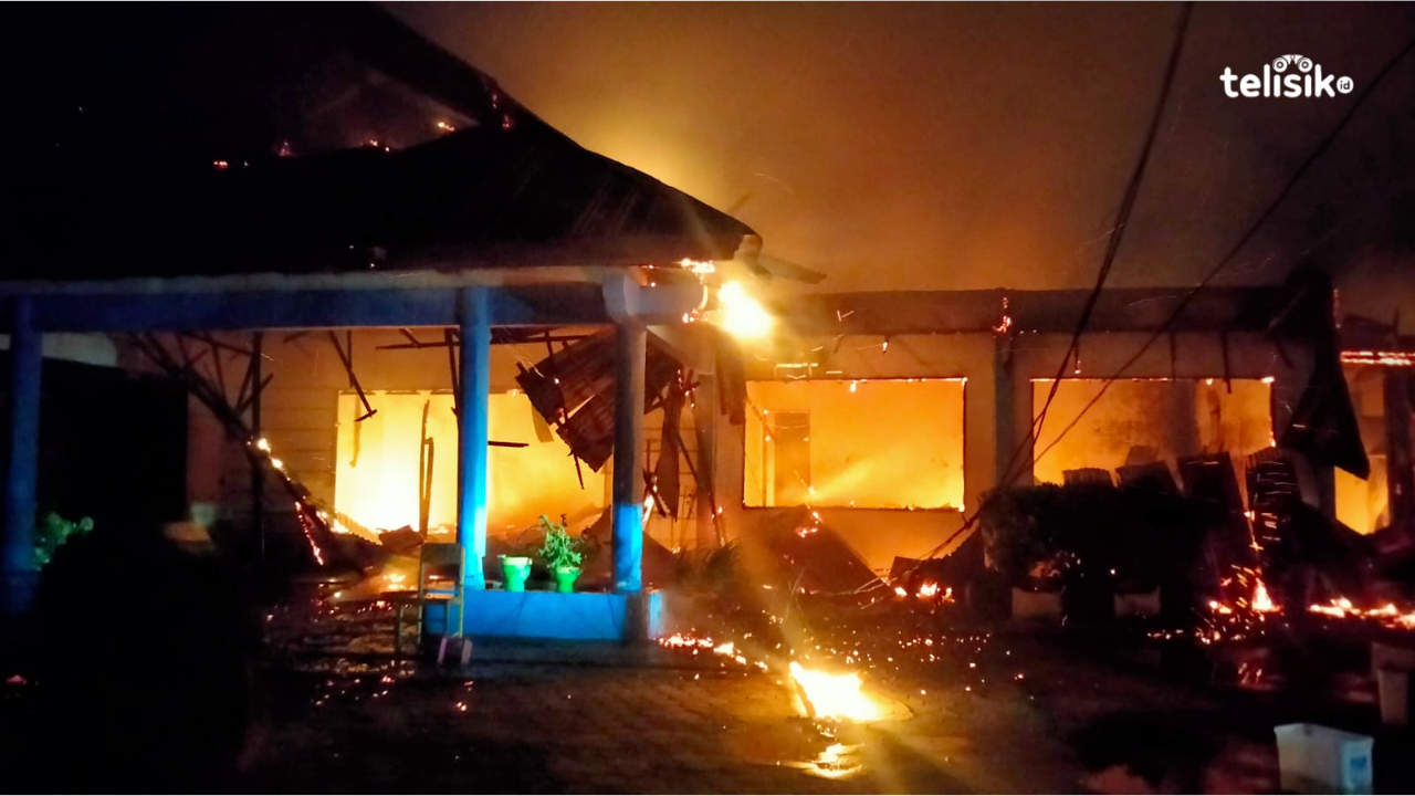 Kebakaran Hanguskan Berkas Penting Penerima Bantuan Sosial dan Satu Unit Motor