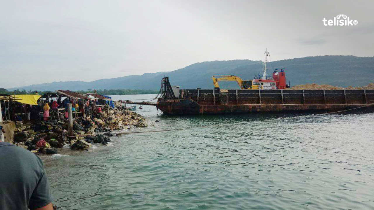 Material Timbunan Proyek Dermaga Ferry Kadatua Diduga Ilegal