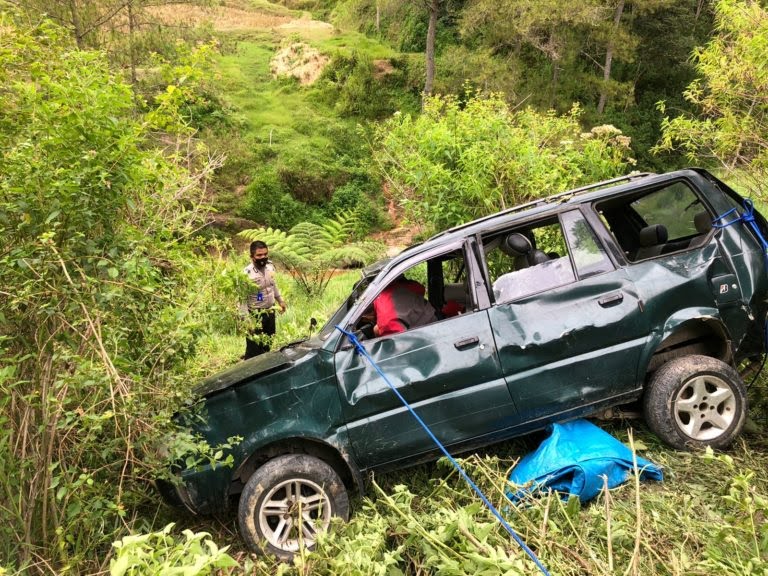 Minibus yang Hendak ke Kedukaan Masuk Jurang, Satu Tewas