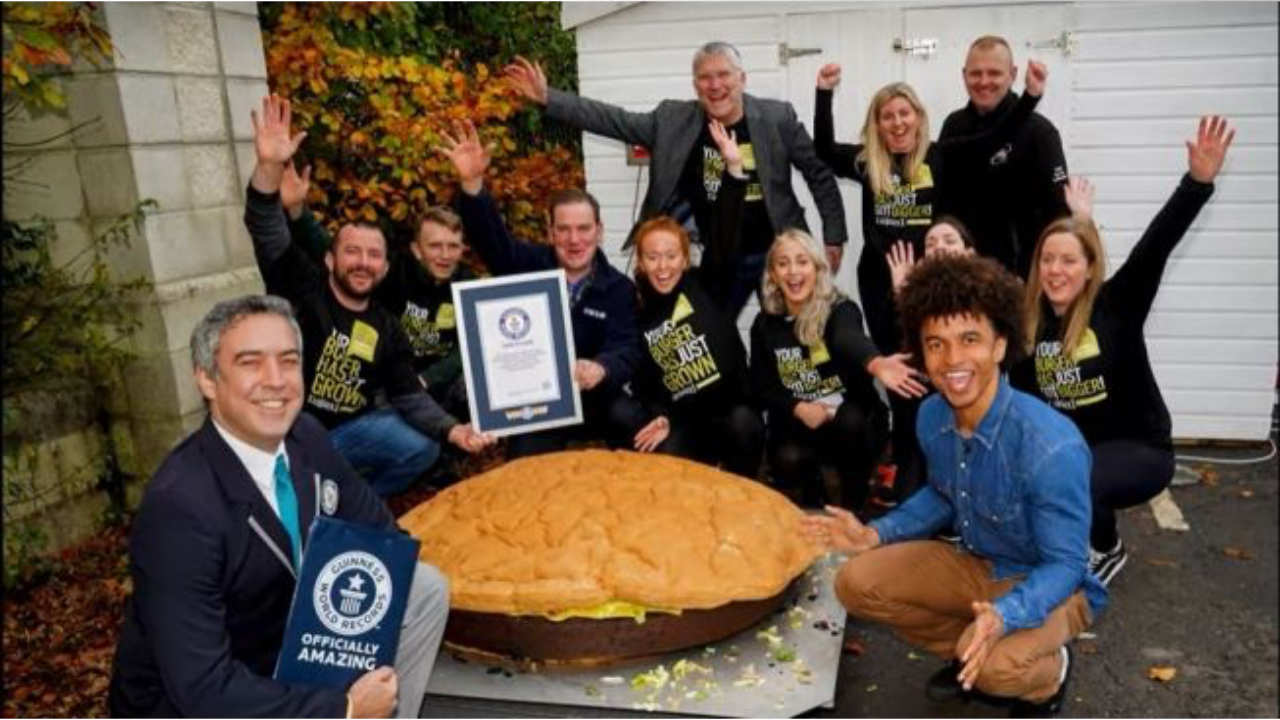 Pecahkan Rekor Dunia, Begini Penampakan Burger Raksasa Berat 160,5 Kg