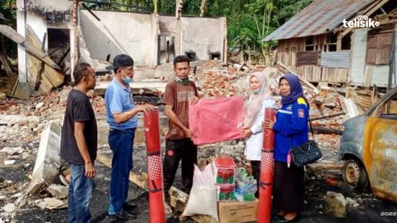 Pemkab Muna Bantu Korban Kebakaran