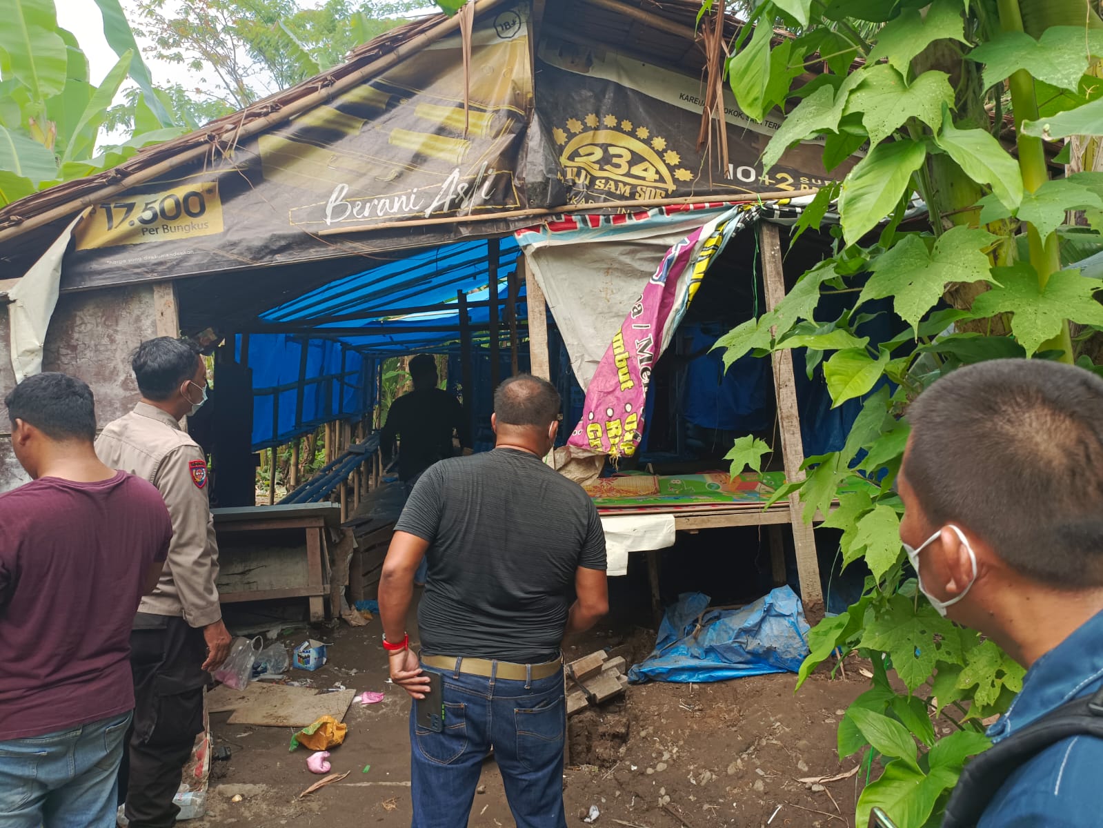 Polisi Gerebek Kampung Narkoba, Lima Pemuda Ditangkap