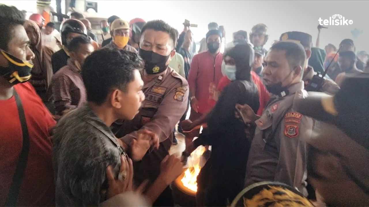 Ratusan Buruh Boikot DPRD Sultra hingga Aksi Saling Dorong dengan Polisi