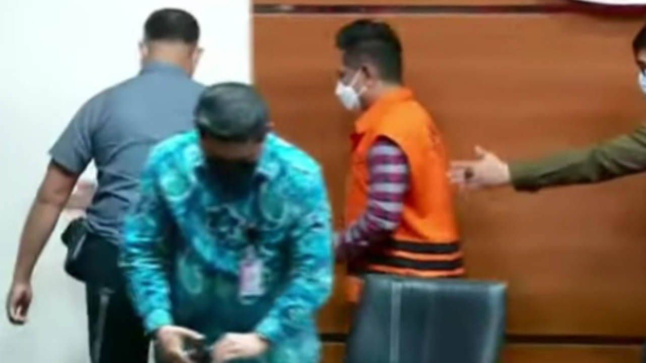 Sebelum Ditahan KPK, Kadis Lingkungan Hidup Aktif Berkantor