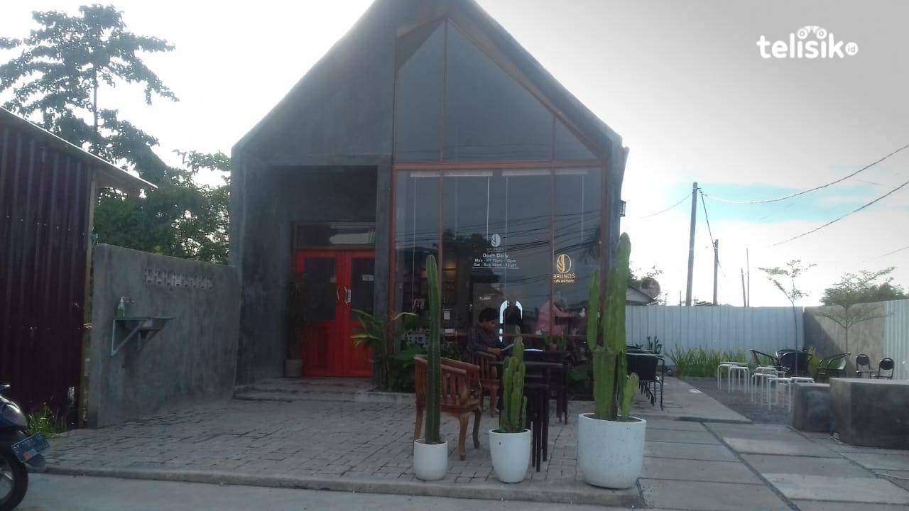 Gadis Ini Bangun Cafe Dengan Konsep Unik