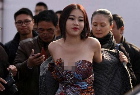 Ternyata China Punya Lomba Paling Mesum,  Ada Kontes Pamer Payudara Terindah