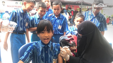 Vaksinasi Usia Dini Dimulai, Siswa SD di Kendari Antusias