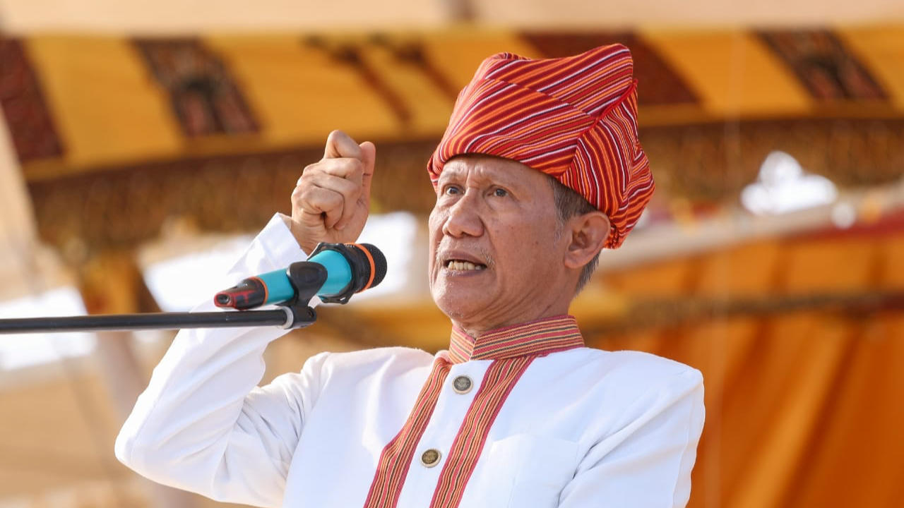 Wagub Sultra Dianugerahi Gelar Adat Warga Kehormatan Toraja  