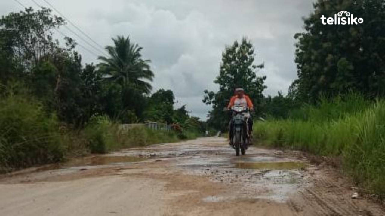 Warga Mubar Keluhkan Jalan Rusak, Susah Jual Hasil Pertanian ke Pasar