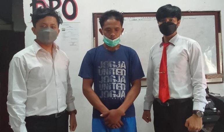 Wanita Ini Ditikam Teman Prianya Saat Suami Tidak di Rumah