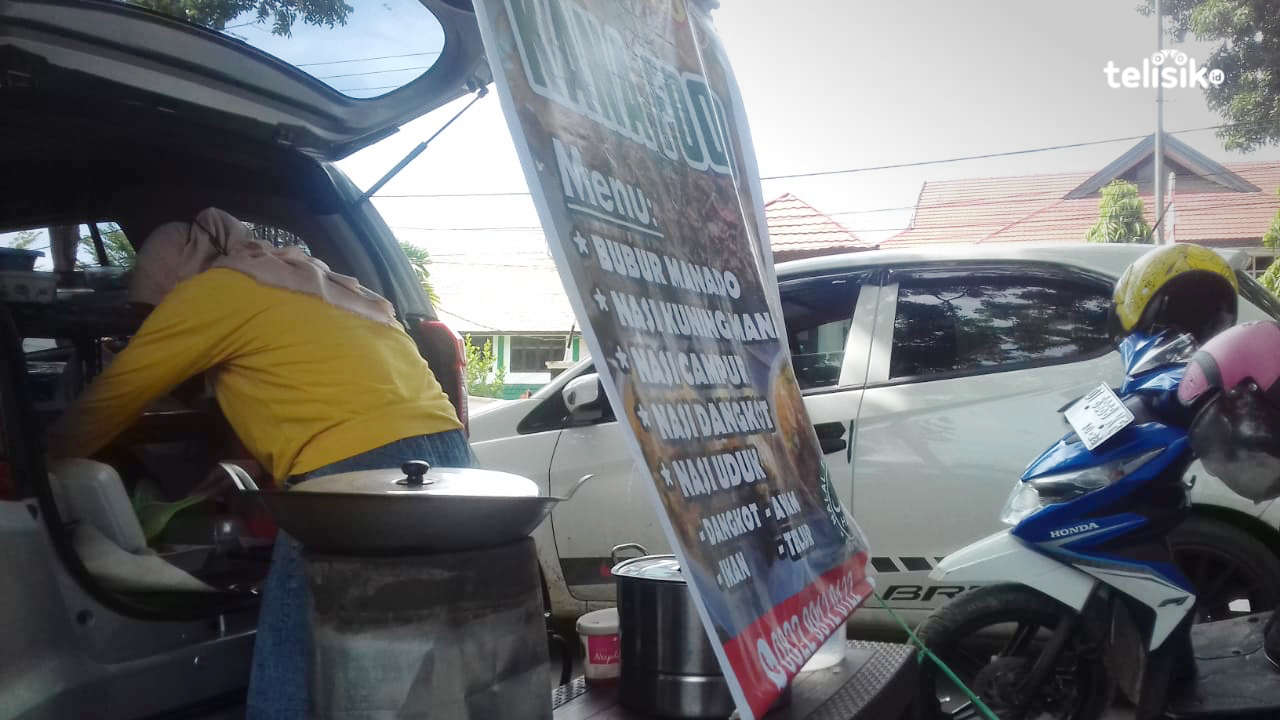 Dari Hobi Masak, Ibu Ini Buka Warung Mobil Jajakan Makanan Khas Manado