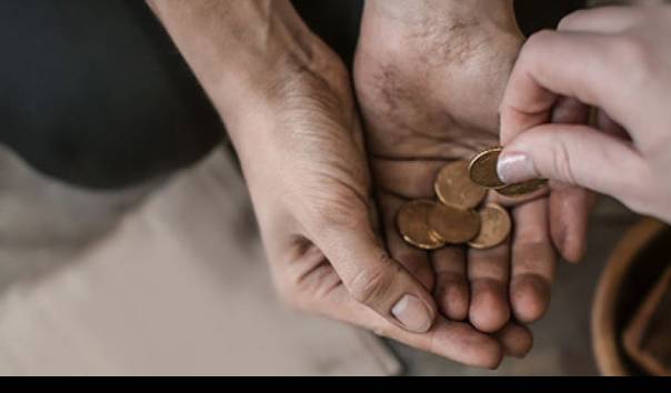 Di Padang Mahsyar, Seorang Mukmin Berada dalam Naungan Sedekahnya