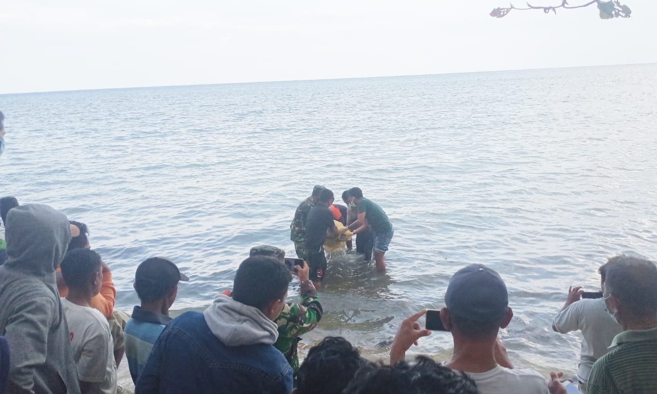 Geger, Sosok Mayat Ditemukan Terapung di Pantai Desa Lelamo Buton Utara