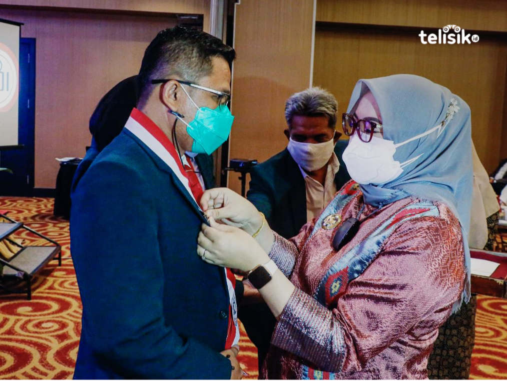 Ke Pelantikan IDI Kendari, Siska Karina Imran Ajak Dokter Ikuti Jejaknya Terjun Politik