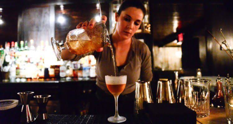 Kendari Undercover: Cerita Seorang Wanita Bartender Sekaligus Pemuas Nafsu Pelanggan