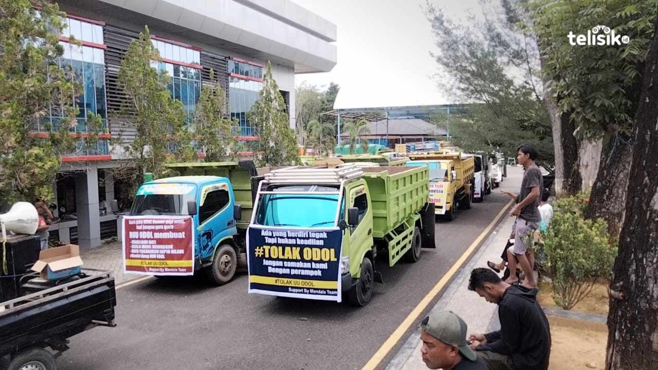 Lagi, Ratusan Sopir Beserta Mobil Truk Seruduk DPRD Sultra Soal UU ODOL