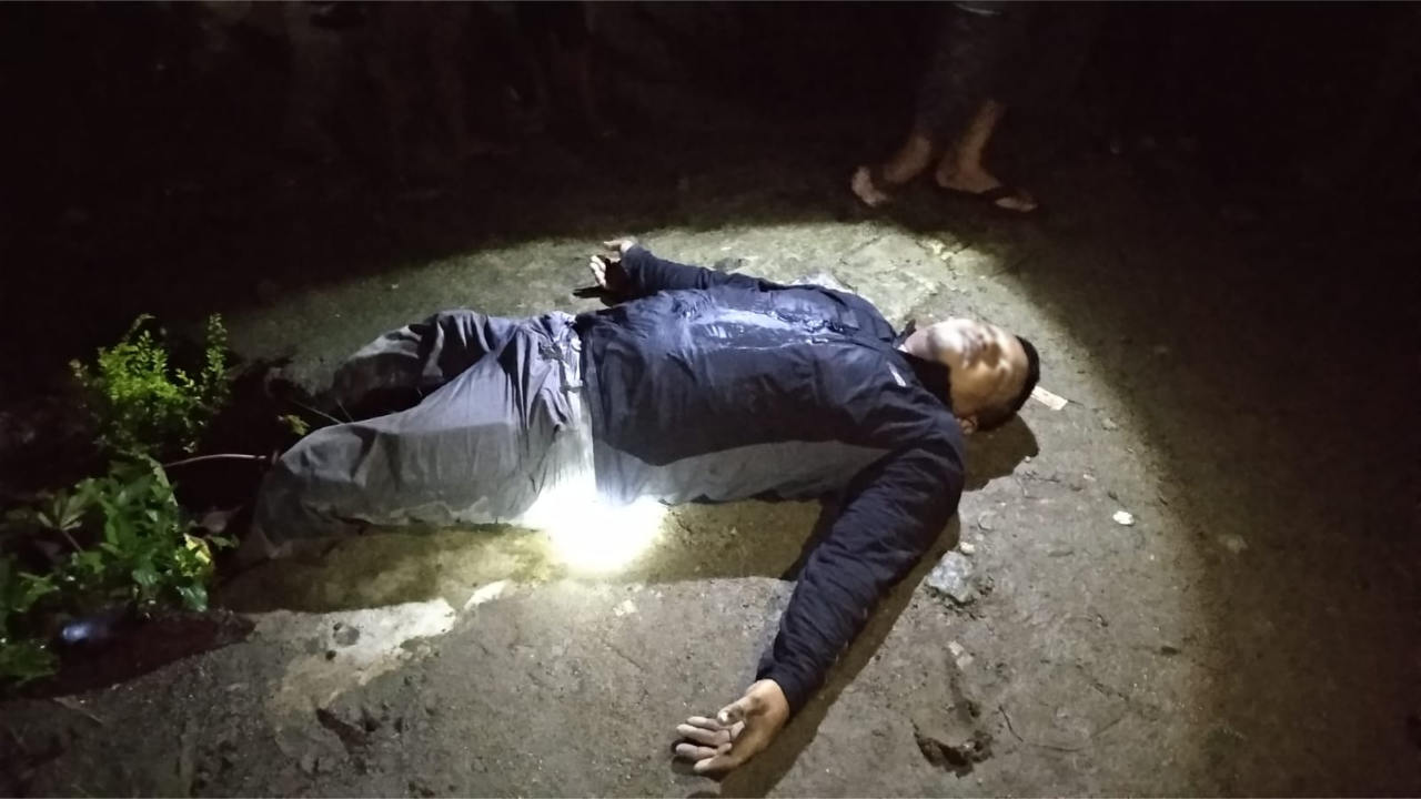 Usai Bacok dan Bakar Rumah Tetangganya, Pria Ini Langsung Minum Racun