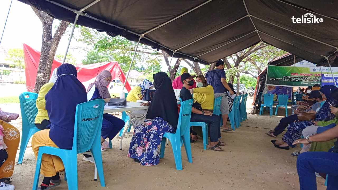 Vaksin Booster Perdana di Kendari Tertunda