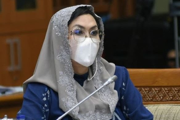 Varian Omicron Meningkat, DPR Minta Perusahaan Non Esensial Segera Terapkan WFH