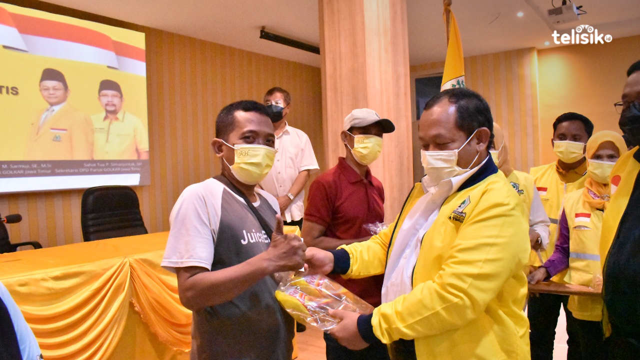 Gelar Baksos, Golkar Sebar 5.000 Liter Migor ke Pedagang Gorengan di Jatim