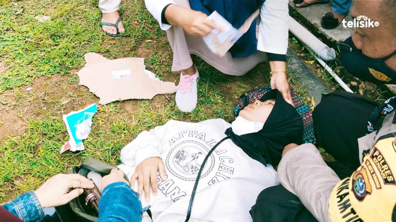 Berdesak-desakan saat Antre Minyak Goreng, Ibu Ini Jatuh Pingsan