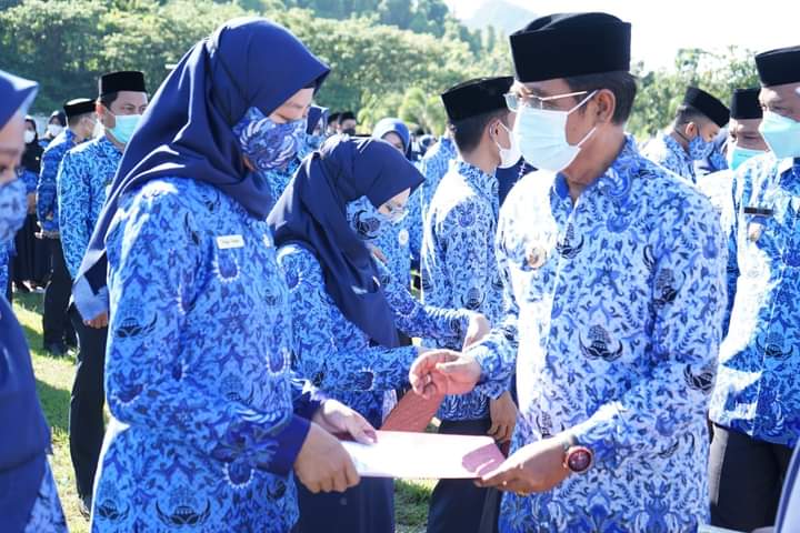 Bupati Kolut Serahkan SK 80 Persen ke Ratusan CPNS dan PPPK Formasi 2021