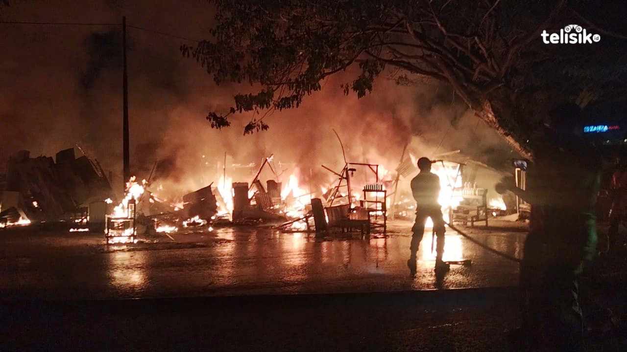 Diawali Suara Ledakan, Sejumlah Kios Depan SPBU Tapak Kuda Kendari Hangus Terbakar