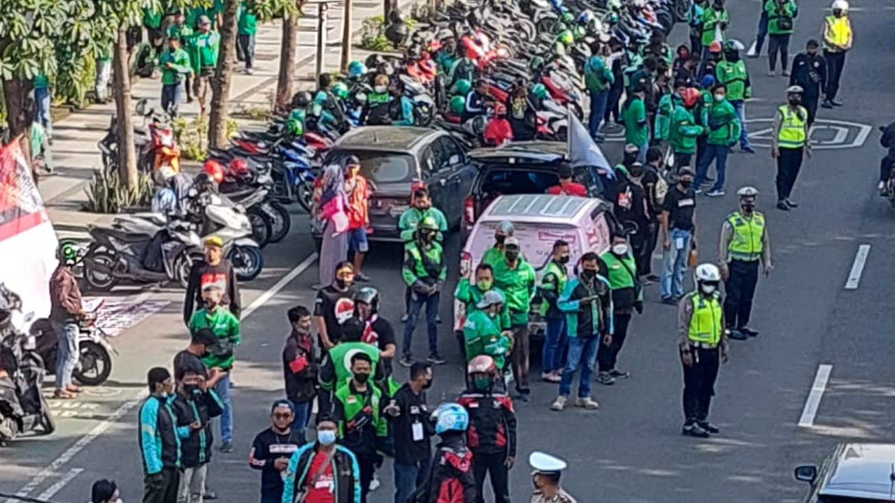 Gelar Demo, Frontal Jatim Tolak Aplikasi Ojol Baru Dinilai Nakal