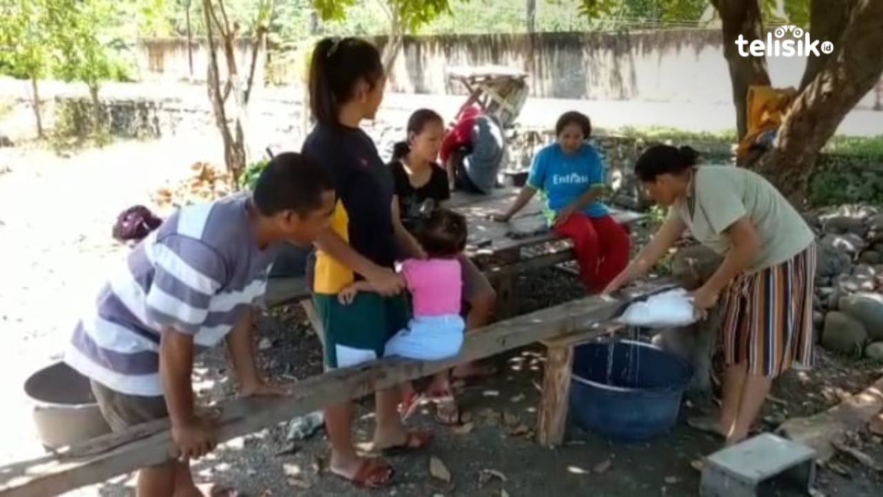 Migor Langkah dan Mahal, Warga di Reok Manggarai Kembali Produksi Minyak Kelapa