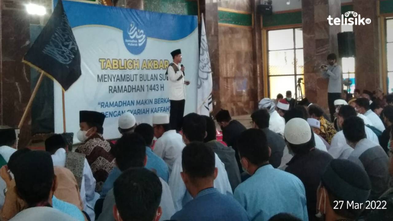Sambut Ramadan, Ratusan Warga Kendari Serukan Tegakan Sistem Islam