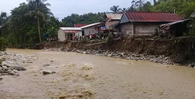 Satu Rumah Hanyut Diterjang Banjir di Kolut, 10 Lainnya Terancam Roboh