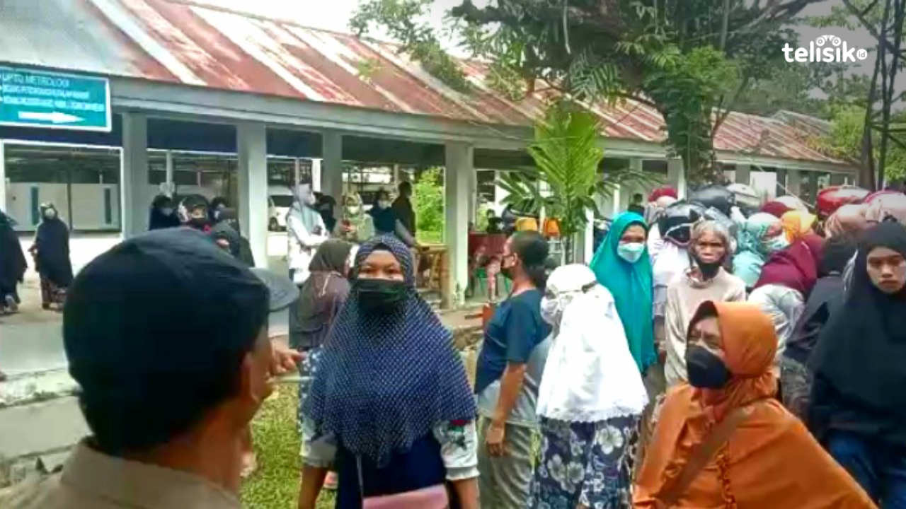 Tak Kebagian Minyak Goreng, Emak-Emak Protes Panitia Pasar Murah