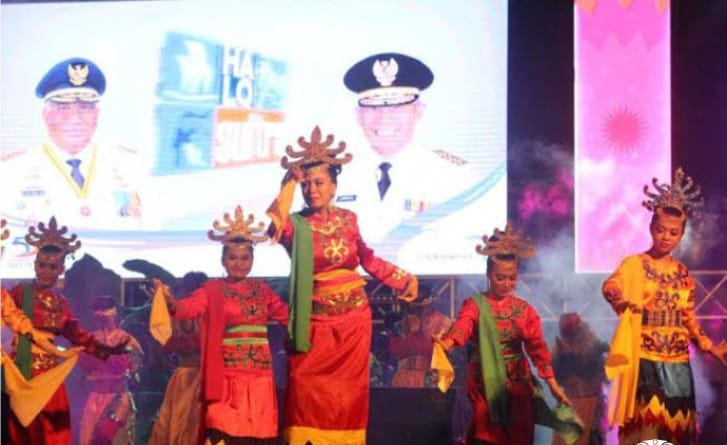Ali Mazi Tunjuk Baubau Tuan Rumah HUT Sultra ke-58