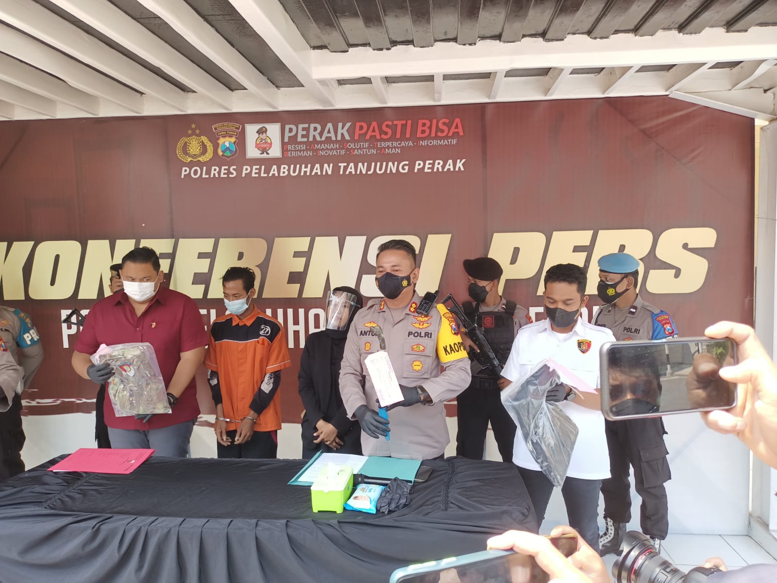Bacok Tangan Lawan dengan Golok Saat Tawuran, ABG di Surabaya Diamankan Polisi