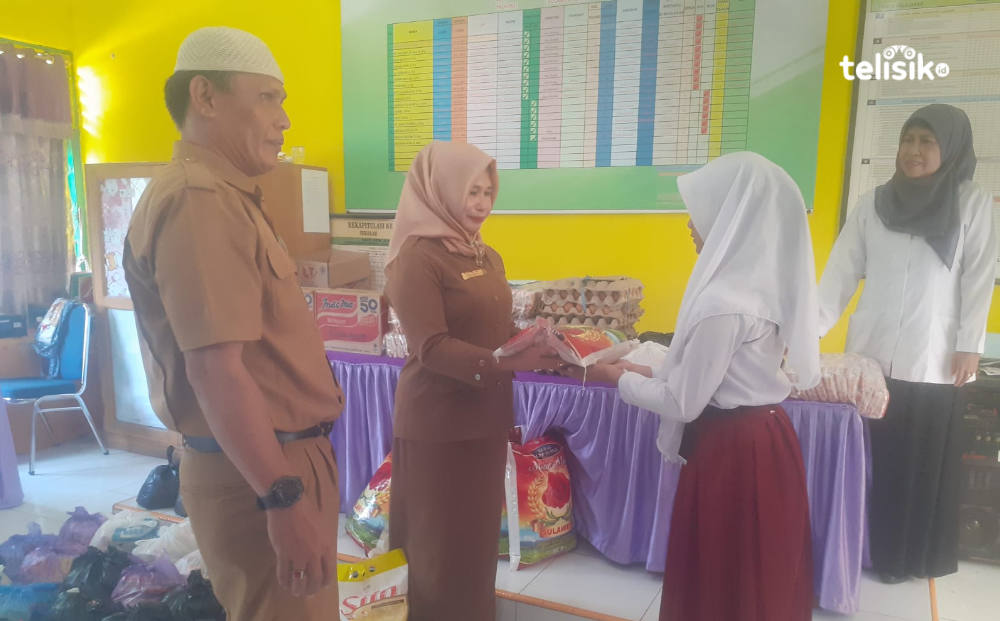 Berkah Ramadan, Siswa SD di Kendari Dapat Bantuan Sosial