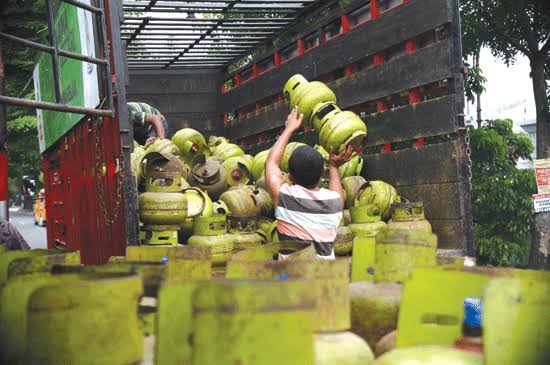 Harga BBM Pertalite Hingga Gas 3 Kg Bakal Naik Secara Bertahap