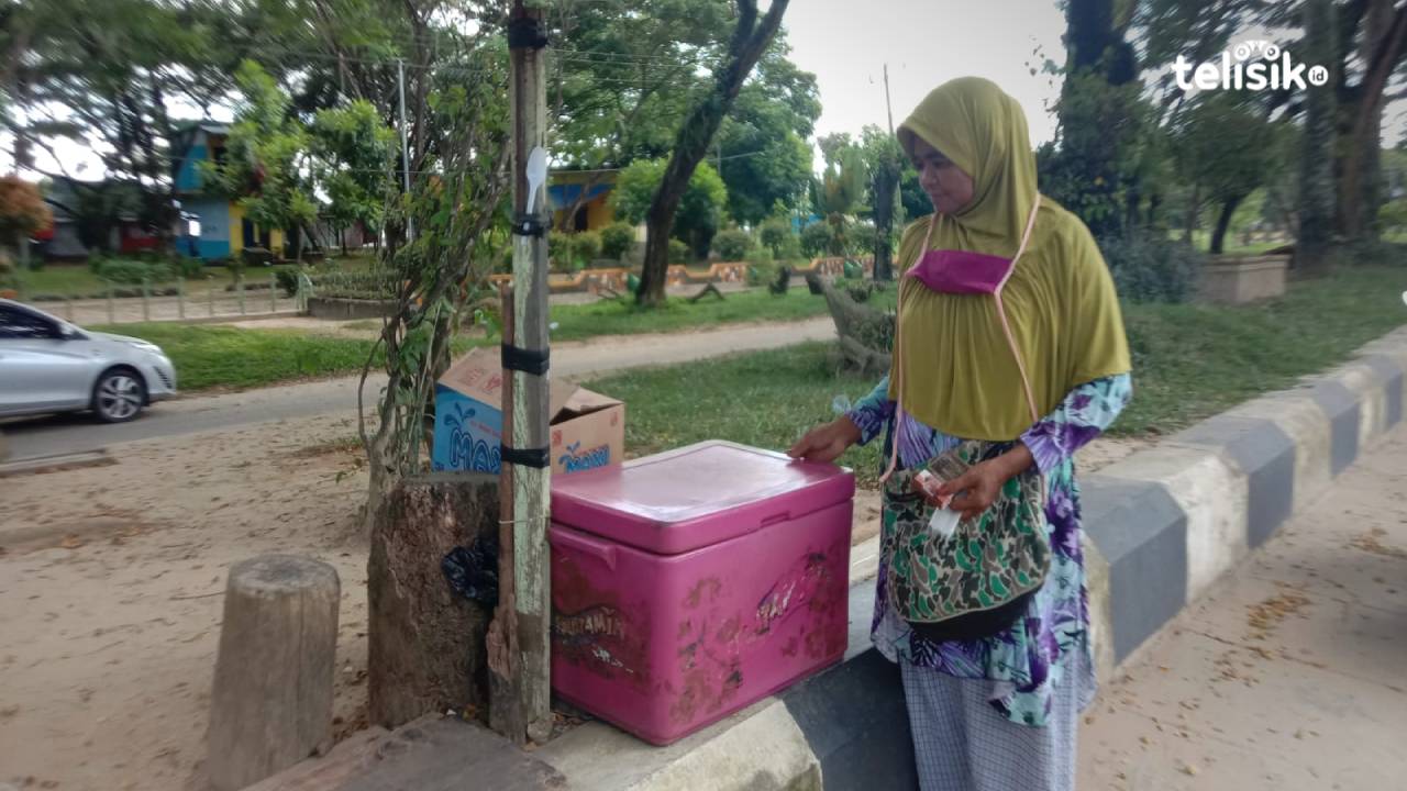 Hidup Pas-pasan, Seorang Ibu jadi Tulang Punggung Keluarga